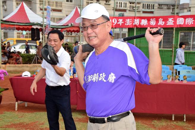 赖峰伟积极向中央争取兴建全民运动馆，并在立委杨曜、议会支持协助下，行政院今年7月同意补助3亿3