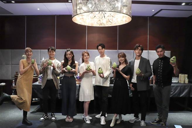 《台湾X檔案》演员群合体直播分享拍摄趣事。（中视提供）