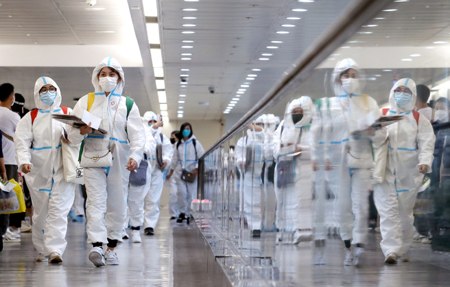 何时才能推动「0+7」，指挥中心发言人庄人祥表示还有入境隔离全程1人1室、唾液筛检等关卡需要过。(资料照)