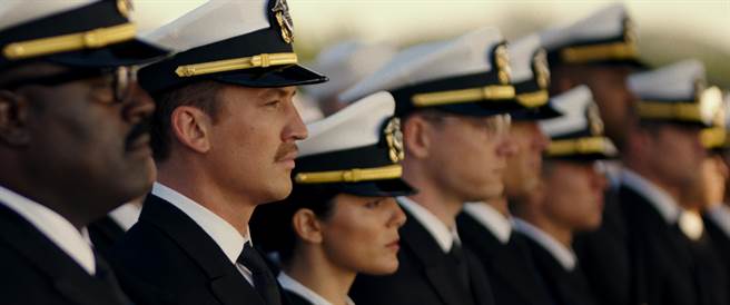 演员们分享在航母上的拍摄过程。（UIP提供）