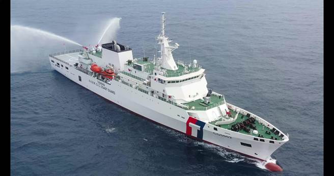 首次海巡署巡防舰登船参观活动；今年4月刚交船的4千吨级「新竹舰」，于15日下午2时至5时，停靠在苏澳港第13号码头，开放民眾登船参观。（宜兰县政府民政处提供／吴佩蓉宜兰传真）