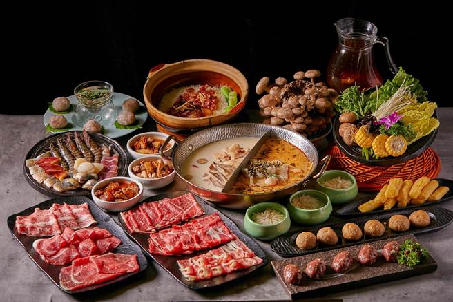 「捞王」推多人组套餐，全新「藤椒酸菜鱼」汤底也能搭促销吃到。（捞王提供）