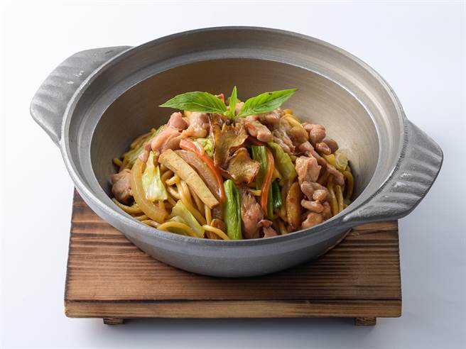 品三杯-炒麵麵。（柯宗纬翻摄）