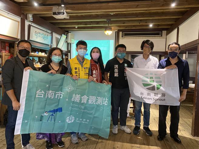 台南新芽今天公布耗时9个月建置「台南市议会观测站」，降低民眾进入公共政策讨论的门槛。(曹婷婷摄)