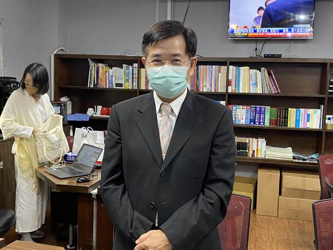 教育部長潘文忠今天表示，校園防疫新制將如期實施。（林志成攝）