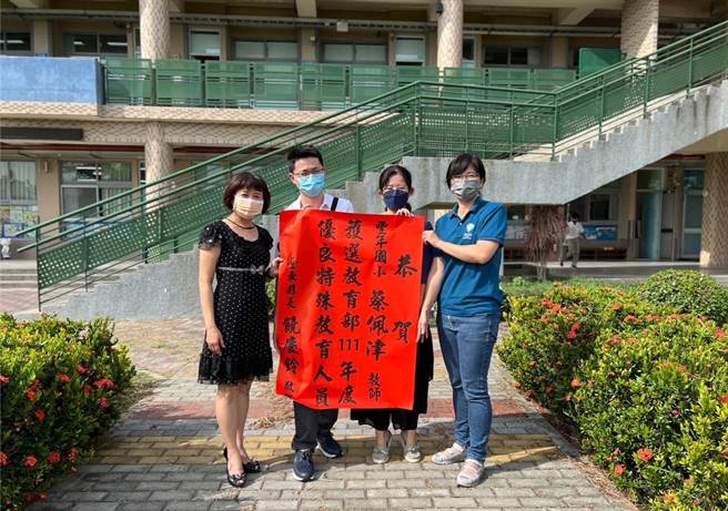 台東縣豐年國小主任蔡佩津獲得教育部優良特殊教育人員殊榮肯定。（台東縣政府提供／蔡旻妤台東傳真）