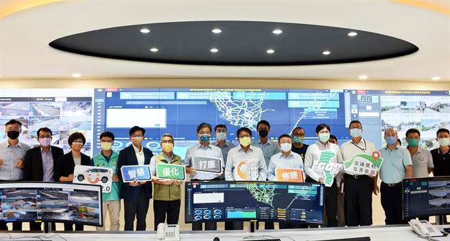 屏东县智慧运输中心6日揭牌启用，城市交通整合将迈入新里程。（林和生摄）