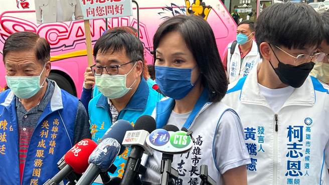 針對高雄市長陳其邁今（6）日前往大林蒲鳳林宮參拜，沿海6里里長表態力挺連任。國民黨高雄市長參選人柯志恩認為，這不是拔樁或固樁，不論現任或想參選市長的人都該傾聽民意，這是市長該做的。（柯宗緯攝）