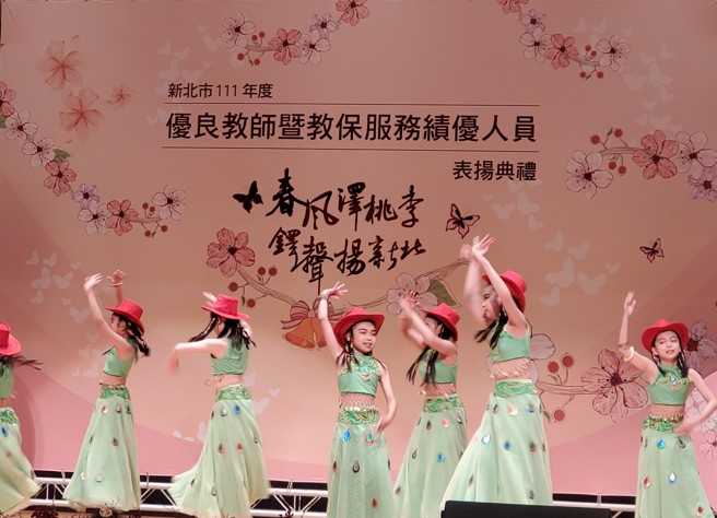 谢师恩表演：光復国小品格舞蹈团-《幸福》。(照片/教育局提供)


