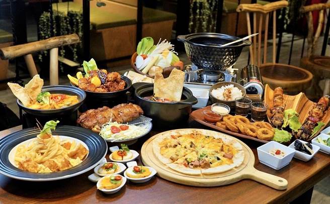 斐得蔬食餐饮体系近日进驻高雄梦时代3楼，试营运期间反应不俗，9月9日将正式开幕，祭出月月优惠券等多重优惠吸客。（柯宗纬翻摄）