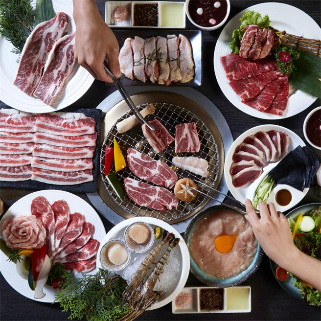 烧肉同话推google 5星评论出示即赠卡滋伊比利猪舌叁吃乙份。（柯宗纬翻摄）