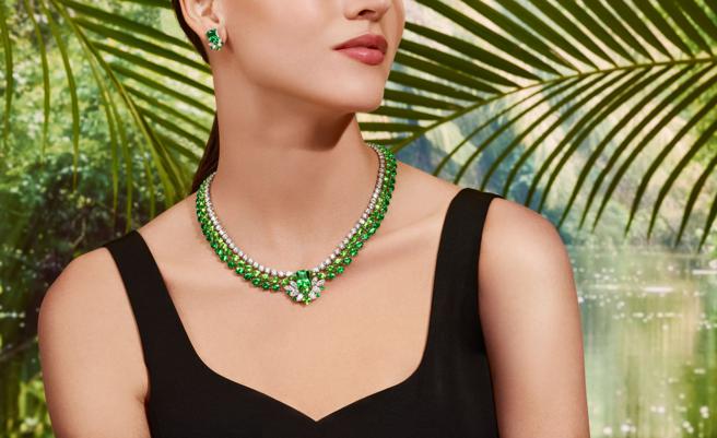 海瑞温斯顿以雨林为灵感创作的Rainforest Suite珠宝作品，以深浅不一的绿色沙弗莱石呈现丰富多样的森林景观。（Harry Winston提供）