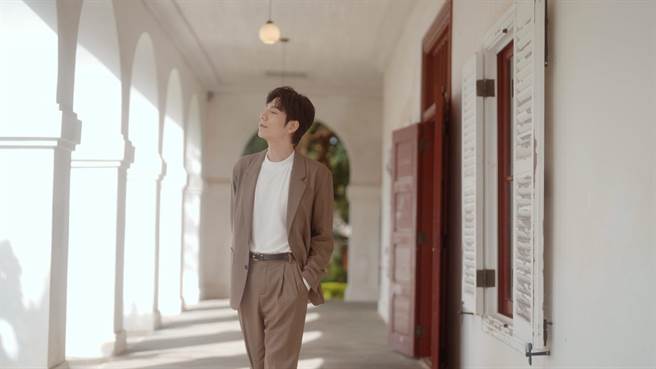 每年9月的第三个周末是全国古蹟日，淡水古蹟博物馆本次特别邀请歌手潘裕文透过影片介绍7栋「色色的」古蹟，以创意的方式让民眾从不同角度认识淡水的有形文化资产。(淡水古蹟博物馆提供)