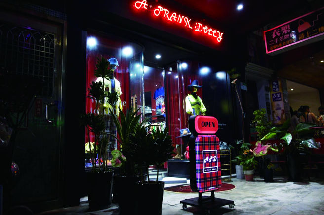 打開城市派對衣箱。(攝影／詹朝智)