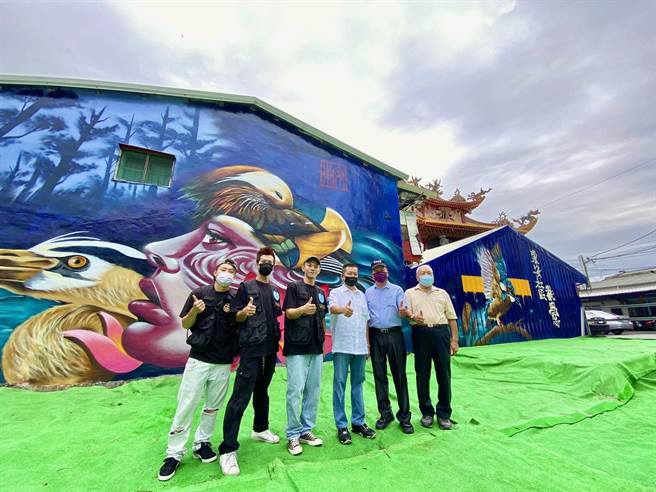 今（6日）首场活动在东安社区以「绘出东安的社彩」启用，由宜兰县议会副议长陈汉锺、文化局及当地居民共同揭幕。（宜兰县街头艺术协会提供／吴佩蓉宜兰传真）