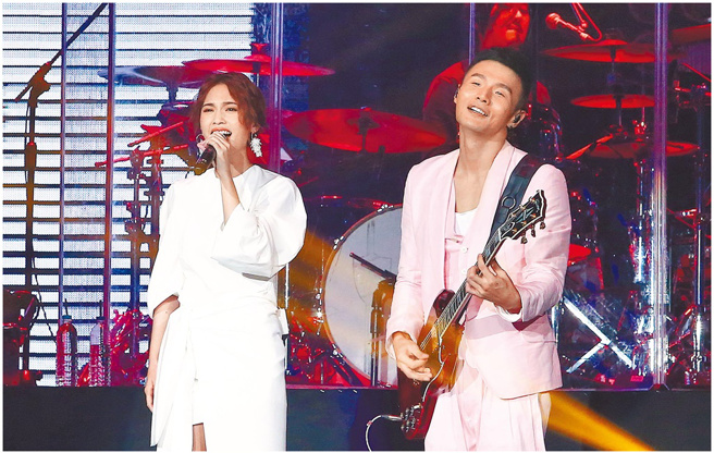 杨丞琳海鲜说惹毛部分台湾网友，连李荣浩的维基百科都被乱改。（图／中时资料照）