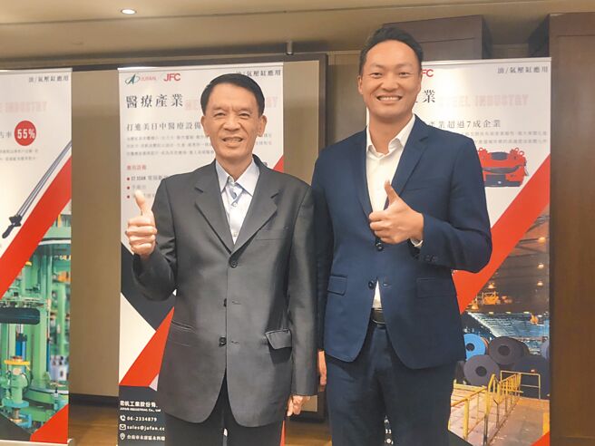 君帆董事长胡进财、三子总经理胡正杰。图／沈美幸