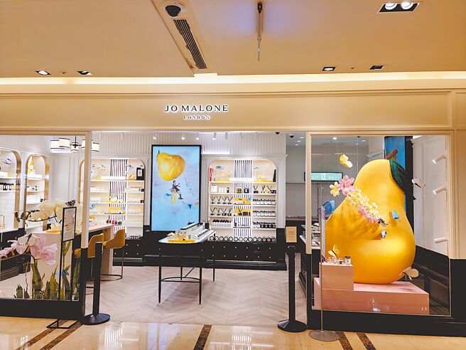 英国香氛品牌Jo Malone London仍是最热销香氛之一，图为台北信义新天地A4店。（吴奕萱摄）