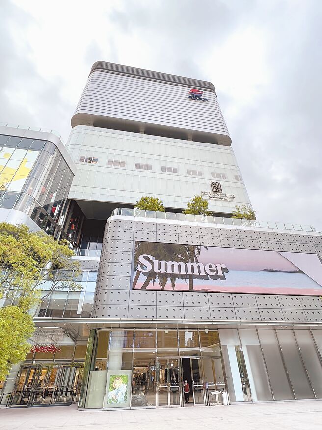 远百统计今年1月到8月中为止，全台远百的业绩含竹北店共成长33％。（吴奕萱摄）