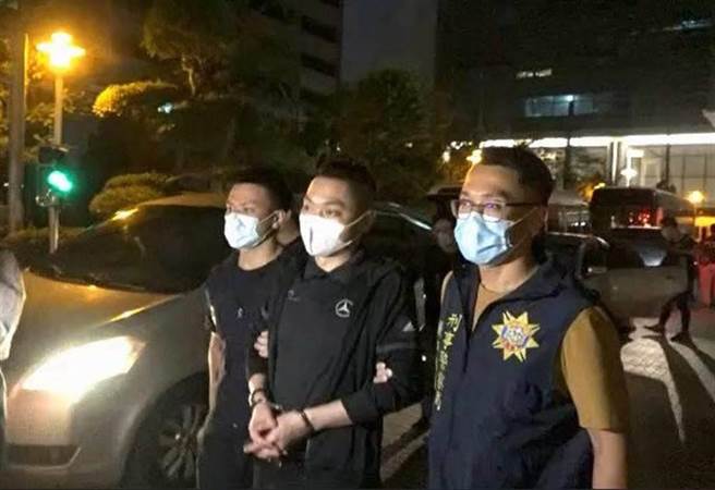 知名直播主连千毅涉犯NFT诈骗洗钱，检警发动搜索，检方讯后谕令20万元交保。（翻摄画面）
