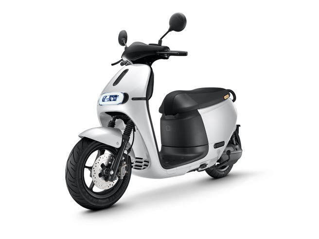 Gogoro首度推出「教育优惠购车专案」提供大学新鲜人、在学学生及教职员最新购车优惠，即日起至全台Gogoro服务据点入手Gogoro 2 Delight、Gogoro 2 Delight ABS和Gogoro 2 Premium（见图）指定车款可现折5000元。（Gogoro提供）