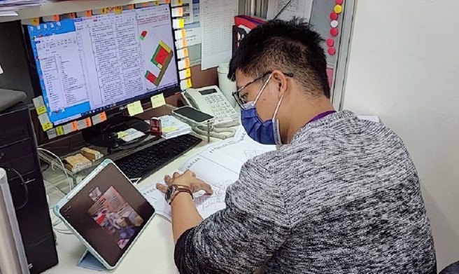 都市发展局结合科技与便利，运用视讯协助会勘。(图/臺中市政府提供)