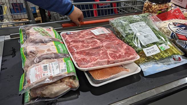 为确保民眾健康，基隆市卫生局7日公布检验市面上中秋应景食品与食材的结果，全数均符合国内标准。（张志康摄）