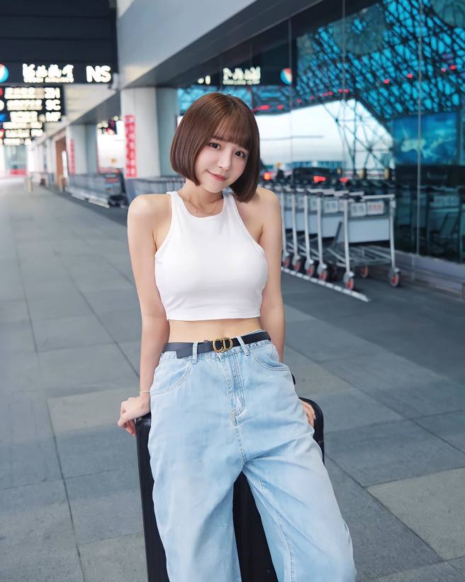 元元的机场时尚被粉丝推爆。(图/元元 IG)