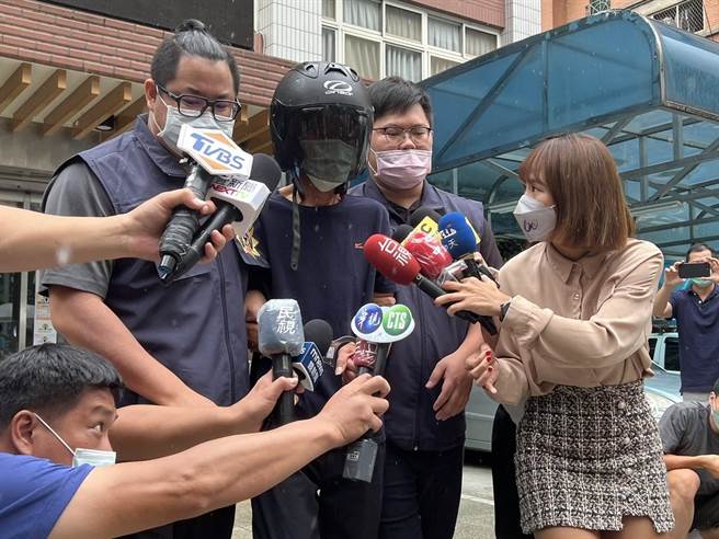 警方侦讯后将梁嫌以杀人、侵害尸体罪嫌送办。（王扬杰摄）