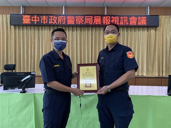 薛凯全荣获警政署20221年警察勤务区访查工作绩优员警殊荣。(警方提供)