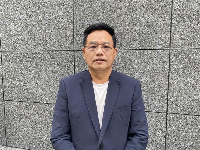 林耕仁表示，他的论文经过比对符合标准，原创性经得起考验，其实昨天下午他就到中华大学递交硕士论文申请调查自清，坦然面对。（林耕仁提供／陈育贤新竹传真）