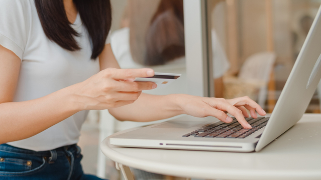 1年可省1支iPhone，他详列学生专属优惠，网友战翻。（图／shutterstock）