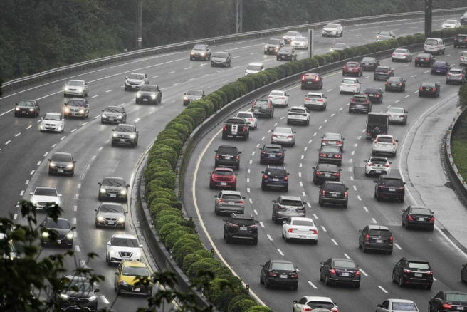 迎中秋連假 明日國道車流增、雪隧從早塞到深夜。(示意圖／陳信翰攝)