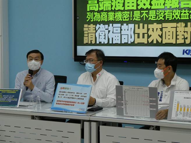 国庆日将届，今年主视觉再遭质疑「去中」。立法院国民党团总召曾铭宗今表示，蔡政府过去不管是国庆相关设计，提到正式的中华民国符号次数相对低，改以中华民国台湾、台湾取代，呼吁蔡英文总统。劝告立法院长游锡堃，两人是中华民国的总统与立法院长，希望国庆要使用正式国号中华民国。（周志豪摄）