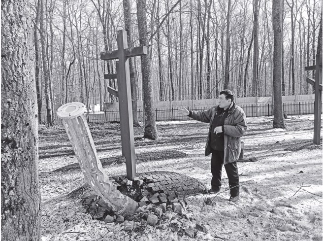 一枚落在哈尔基夫极权主义受难者纪念处的「龙卷风」炮弹。(图/© Photo by Fotoreserg, depositphotos.com、大块文化提供)