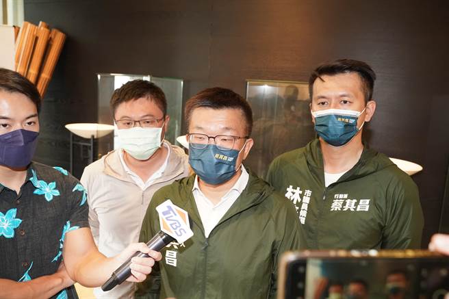 蔡其昌表示，他每天行程都維持滿檔，與市民鄉親多接觸，座談會也都很熱情，已感受到選舉熱度持續加溫。(陳世宗攝)