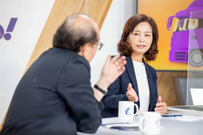 民进党新竹市长参选人沈慧虹7日与立委柯建铭一同接受Yahoo TV《齐有此理》节目专访。（沈慧虹提供／陈育贤新竹传真）