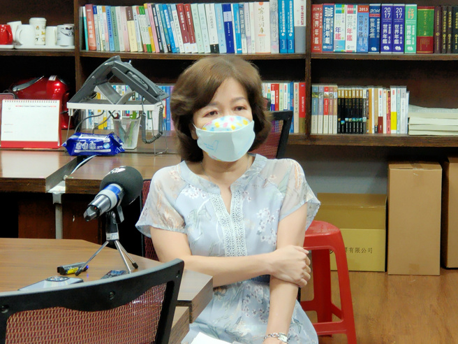 教育部技职司司长杨玉惠说明中州科大与台湾首府大学两校情况。(李侑珊摄)