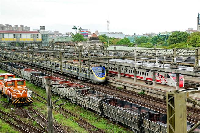 铁路高架全长16.1公里，沿线的宜兰火车站等4站将改建为高架车站，并再增设宜兰新站，图为宜兰站画面。（李忠一摄）