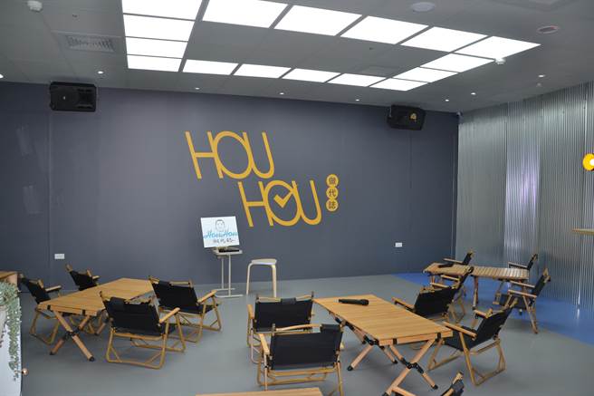 新北市長侯友宜競選辦公室「HOU HOU 辦公室」今啟用，競辦地點位在新北市府正對面的超級F1大樓。（蔡雯如攝）