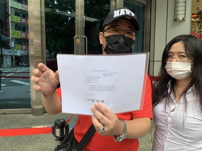 刘姓男子在张采婕的纷丝专页下方留言，指称张卖的猪肉是莱猪挨告。（本报资料照）