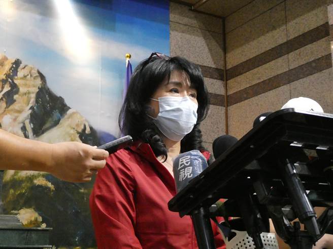 九合一選戰開打，國民黨明天下午將開考紀會，審議地方黨部呈送違紀參選黨紀處分案。國民黨考紀會主委李貴敏下午受訪表示，目前還未收到地方黨部呈送的黨紀處分案，不確定是否有違紀參選苗栗縣長的苗栗縣議長鍾東錦黨紀處分案。（周志豪攝）