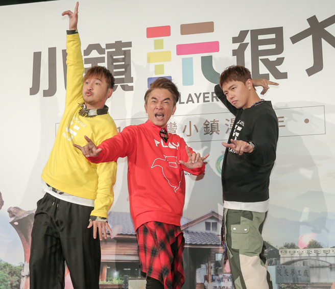 节目《综艺玩很大》主持人吴宗宪、林柏升和已故男星黄鸿升。(图/ 取自中时资料库，卢祎祺摄)