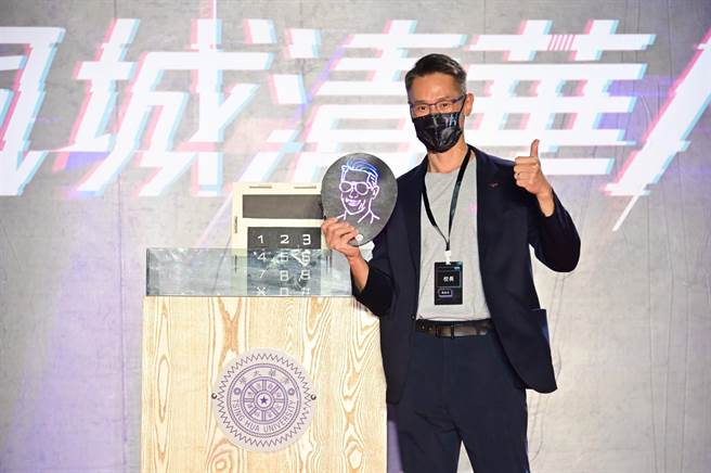 清华大学7日为大学部新生举办领航营，校长高为元勉励新生在学业与生活等一连串的选择中取得平衡。（清华大学提供／陈育贤新竹传真）