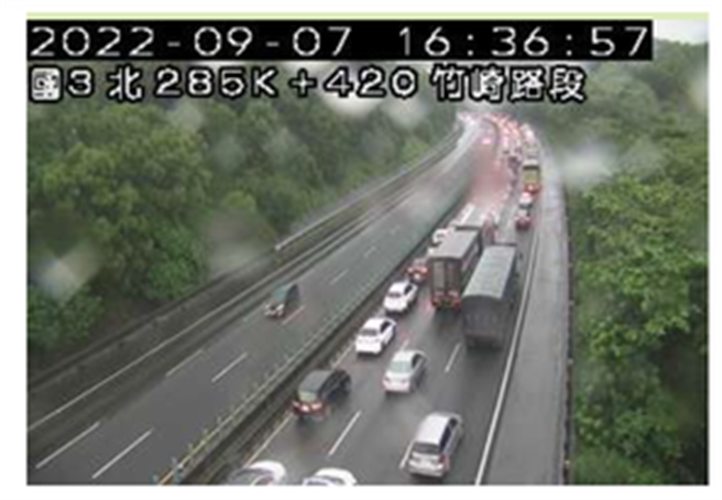 國3事故路段造成車流回堵3公里長。（讀者提供∕呂妍庭嘉義傳真）