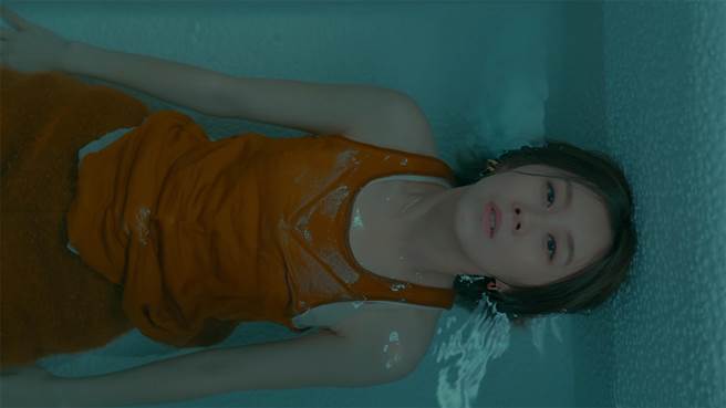 白安为求MV真实性，自己加戏泡冷水澡。（相信音乐提供）