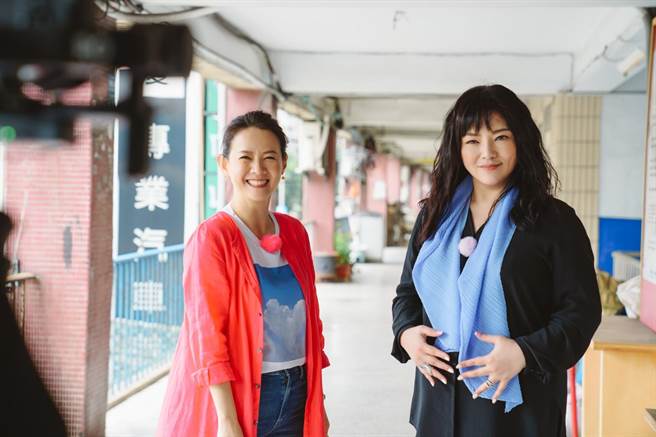 曾寶儀（左）《我們回家吧2》再次入圍「生活風格節目主持人獎」。（三立提供）