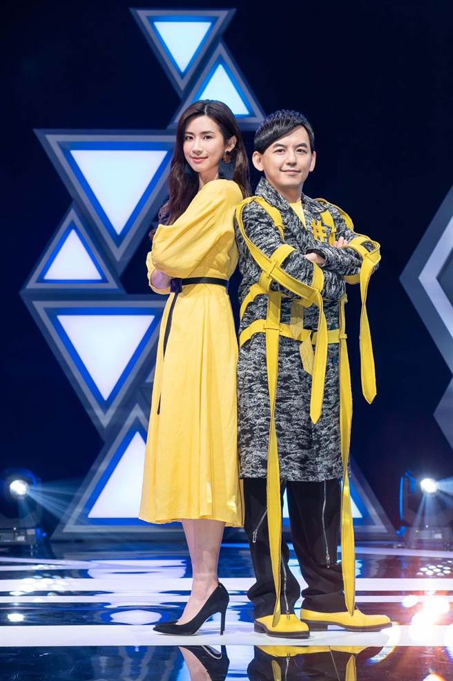  黄子佼、赵岱新主持的《＃T-POP 我们听大的！!》入围综艺节目奖。（TVBS提供）