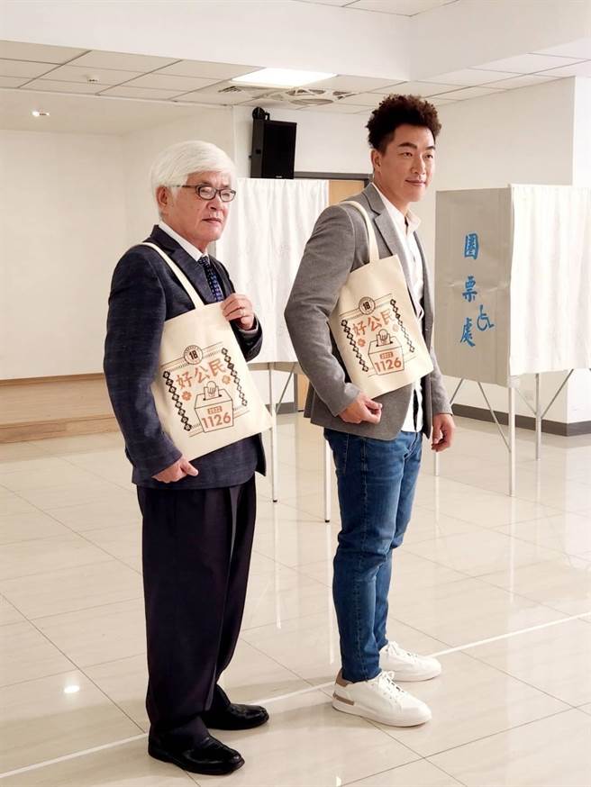 中选会邀请知名职棒球星郭泓志担任「公民投手」，鼓励国人11月26日地方公职选举与「18岁公民权」修宪复决踊跃投票。（中选会提供）