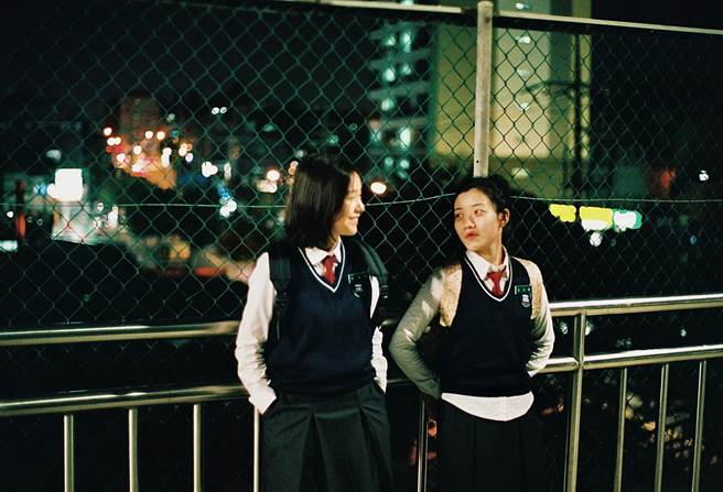 珉雅（左）凭藉《飘零人生》入围釜日电影奖最佳新人女演员。（高雄电影节提供）